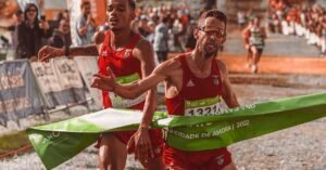 Drama y victoria: Tigst Assefa triunfa en Berlín pese a lesión